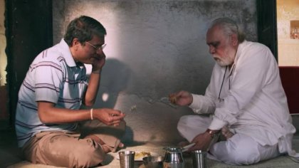 mukti bhawan review - father and son